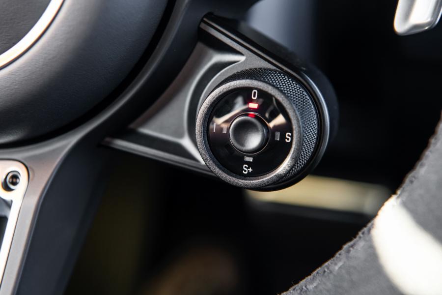 Детали интерьера Porsche Cayenne Turbo Coupe 2019 года  (NA) (фото 30 из 40)